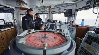 Una nave della Marina estone naviga nel Mar Baltico, 9 gennaio 2025