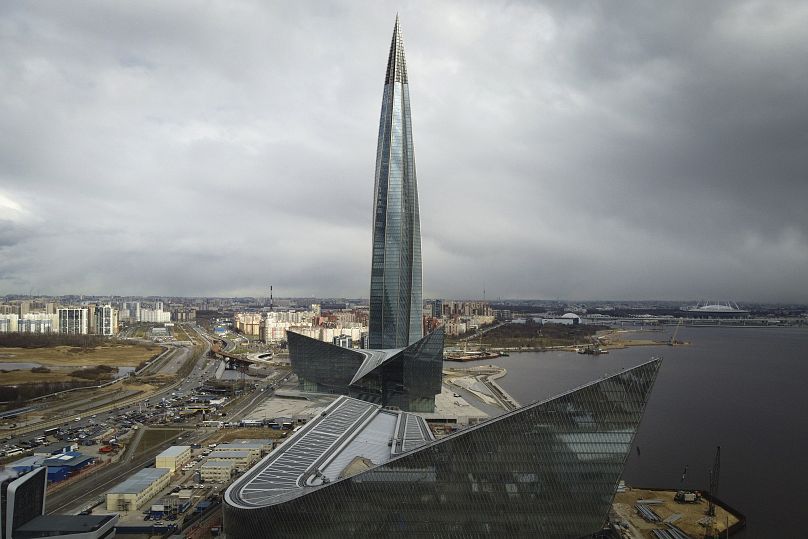 Vue de la tour d'affaires Lakhta Centre, le siège du monopole gazier russe Gazprom à Saint-Pétersbourg, en Russie, le 27 avril 2022.