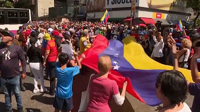 Gli oppositori all'insediamento di venerdì di Nicolás Maduro protestano per le strade di Caracas in Venezuela, 09.01.2025