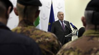 Il ministro degli Esteri italiano Antonio Tajani parla durante una conferenza stampa presso l'ambasciata italiana in Libano, 10 gennaio 2025