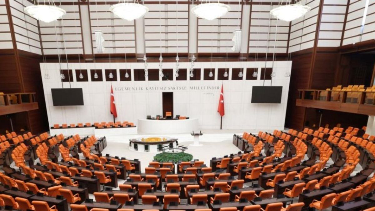 مشاجرة بين نواب تركيين خلال مناقشة ساخنة حول الميزانية