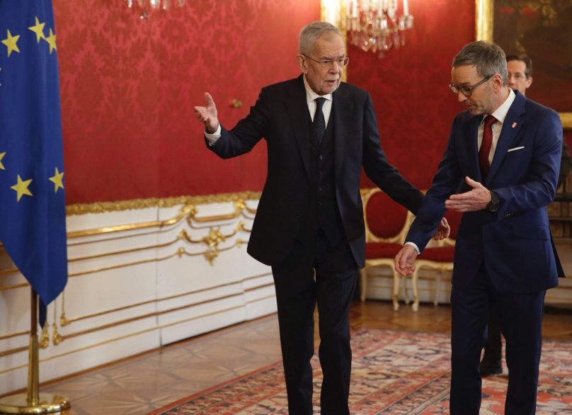 Alexander Van der Bellen osztrák államfő és Herbert Kickl az elnöki hivatalban, 2025. január 6-án