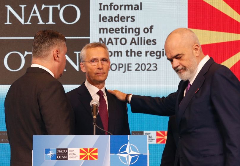Zoran Milanović és Edi Rama, a NATO-főtitkár, Jens Stoltenberg társaságában, Szkopjéban, 2023 novemberében