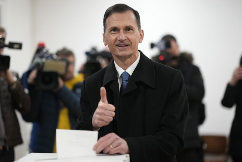 Dragan Primorac vote dans un bureau à Zagreb.