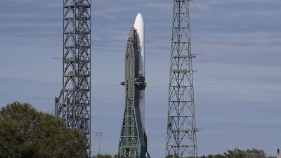 O foguetão New Glenn da Blue Origin está pronto no Complexo de Lançamento 36 na Estação da Força Espacial de Cabo Canaveral, sábado, 11 de janeiro de 2025, em Cabo Canaveral, Florida.