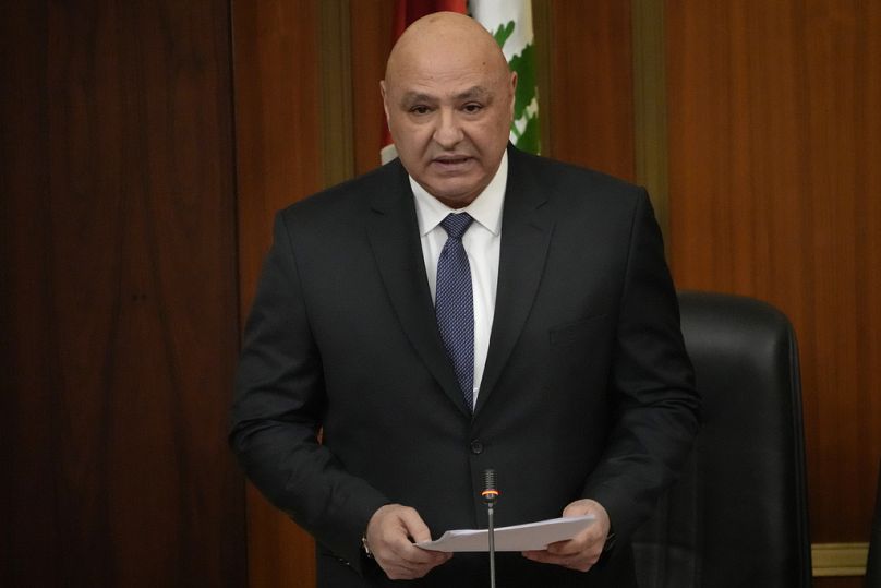 الرئيس اللبناني جوزيف عون يلقي خطابه الأول في البرلمان اللبناني بعد أدائه اليمين الدستورية كرئيس جديد، في بيروت، لبنان، الخميس، 9 يناير/كانون الثاني 2025. 