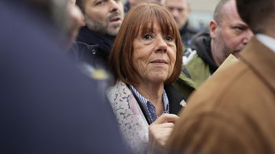 Gisèle Pelicot sort du palais de justice d'Avignon, dans le sud de la France, le 19 décembre 2024.