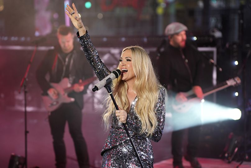 Carrie Underwood tritt während der Silvesterfeier am Times Square auf - Dienstag, 31. Dez. 2024, in New York