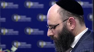 Il rabbino Menachem Margolin, presidente dell'Associazione ebraica europea, partecipa a una cena di gala durante un incontro di due giorni dei leader ebraici di tutta Europa, il 13 gennaio.