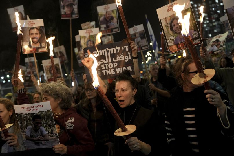 Tel Avivban is tömeg vonult utcára a hír hallatán 