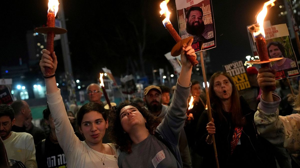 دوستان و خویشاوندان گروگان‌هایی اسرائیلی روز چهارشنبه در تل‌آویو