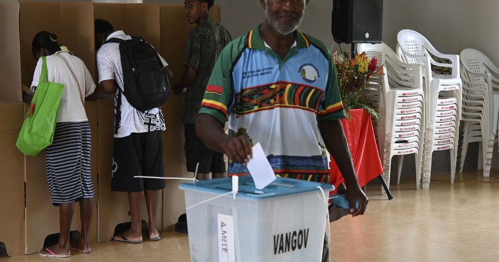 Vanuatu holds snap election a month after destructive earthquake Vanuatu holds snap election a month after destructive earthquake