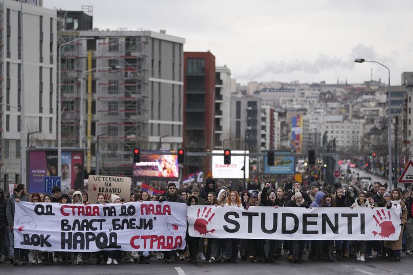 Des étudiants manifestent à Belgrade, Serbie, vendredi 10 janvier 2025 contre le gouvernement