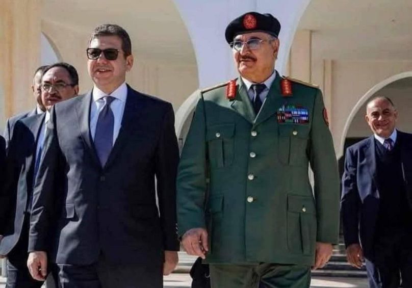 اللواء حسن رشاد مدير المخابرات المصرية العامة إلى جانب المشير المتقاعد الليي خليفة حفتر