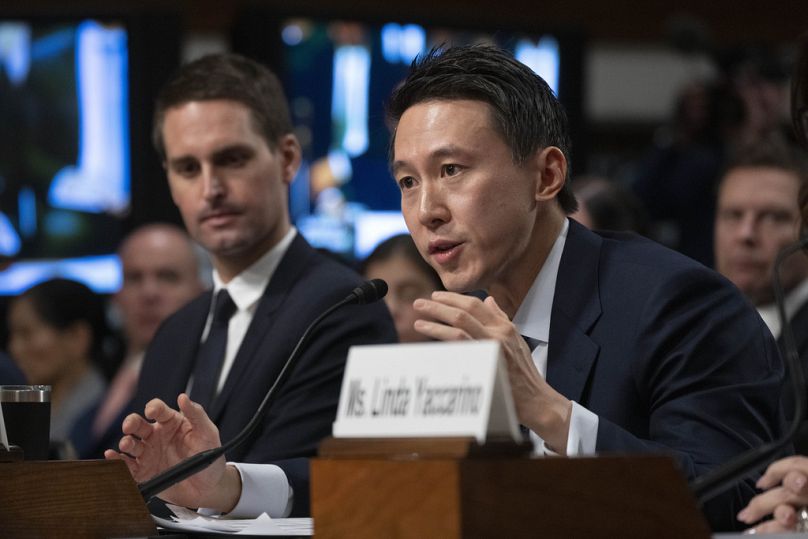 TikTok CEO'su Shou Zi Chew, 31 Ocak 2024 Çarşamba günü Kongre'de çocuk güvenliğiyle ilgili bir Senato Yargı Komitesi duruşmasında ifade veriyor.