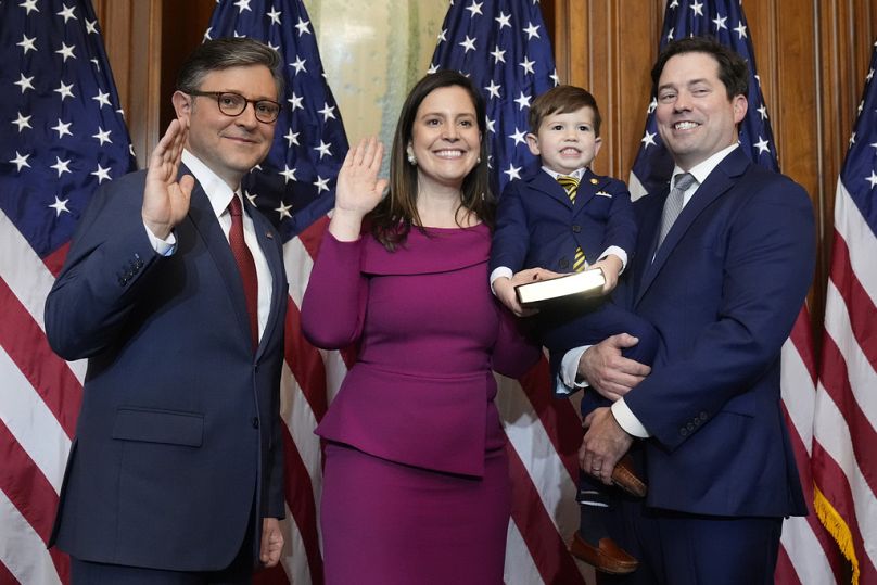 Stefanik és családja Mike Johnson képviselőházi elnökkel