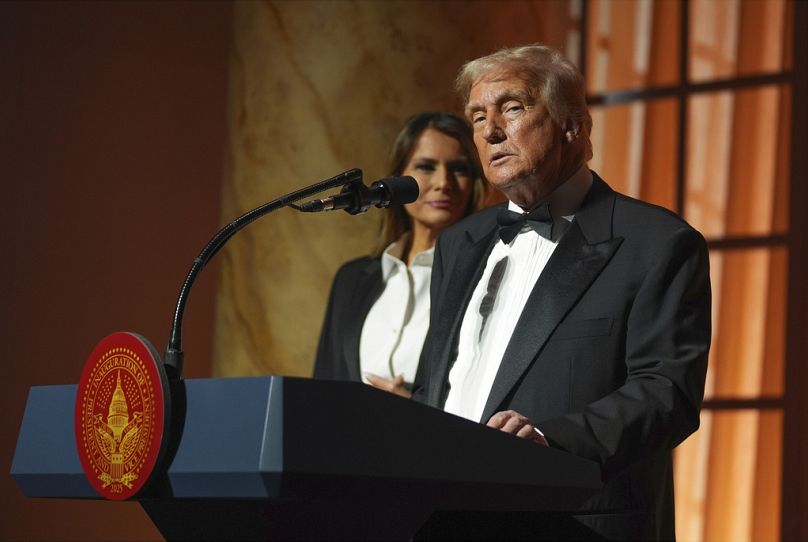الرئيس المنتخب دونالد ترامب يتحدث في حفل عشاء في متحف المبنى، الأحد، 19 يناير 2025، في واشنطن،