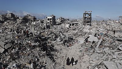 One day after the ceasefire agreement between Israel and Hamas came into force, Palestinians march in what remains of Jabaliya, Gaza, 20.01.2025