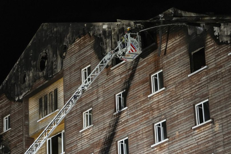 Φωτιά σε χειμερινό θέρετρο στην Τουρκία