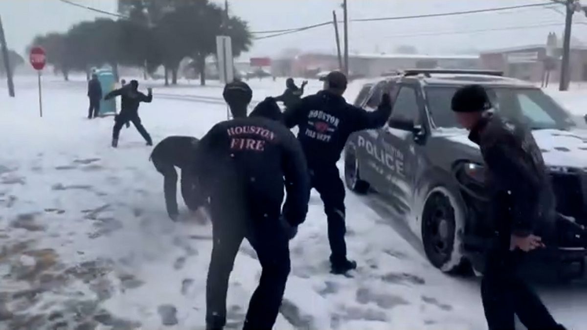 Social media delights in snowball fights and sledding across Texas and the Gulf Coast