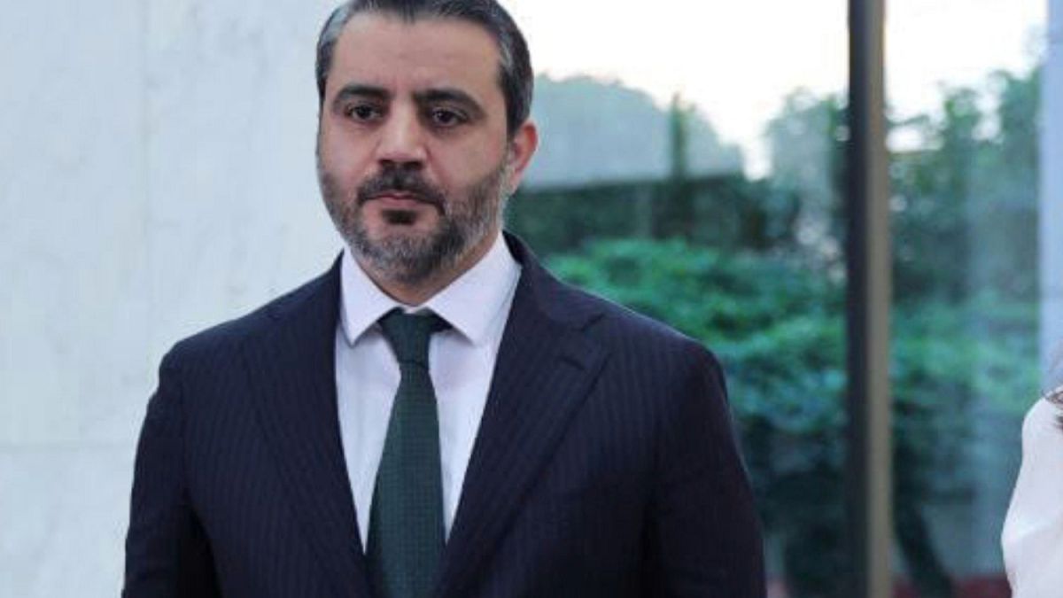 من دافوس.. وزير الخارجية السوري يدعو لرفع العقوبات ويؤكد طموح سوريا لأن تصبح نموذجاً للسلام والتنمية