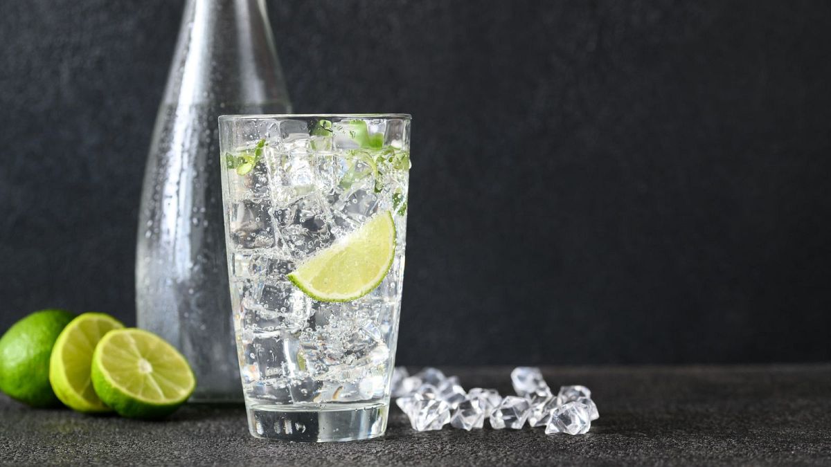 Drinking sparkling water could play a role in aiding weight loss, new study claims