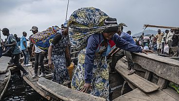 People fleeing the advance of the M23 rebels arrive by boat in Goma, Democratic Republic of Congo, 22.01.2025