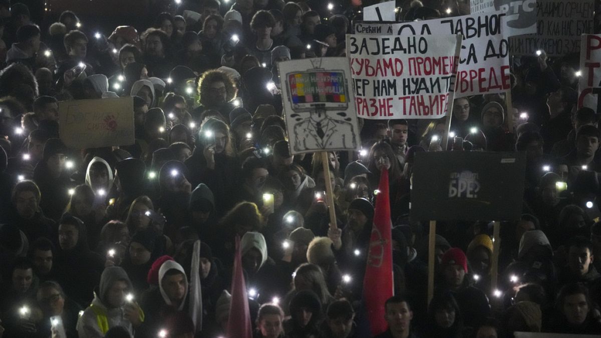 Szerbia bekeményített és kiutasítottak 14 külföldi civil aktivistát