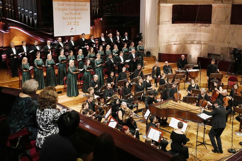 Der Gewinner des 18. Internationalen Chopin-Klavierwettbewerbs, der Kanadier Bruce Liu, spielt während eines Galakonzerts zur Eröffnung des 2. Chopin-Wettbewerbs.