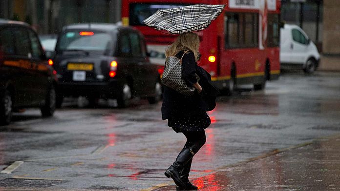 "Stay At Home": Travel Chaos in tutto il Regno Unito e Irlanda a causa della tempesta "una volta in una generazione" Eowyn 1 696x392 cmsv2 67ffb6e0 e2eb 5a46 b9fb ee498ac5db03 8999708