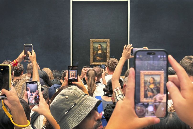 A Mona Lisa a párizsi Louvre múzeumban
