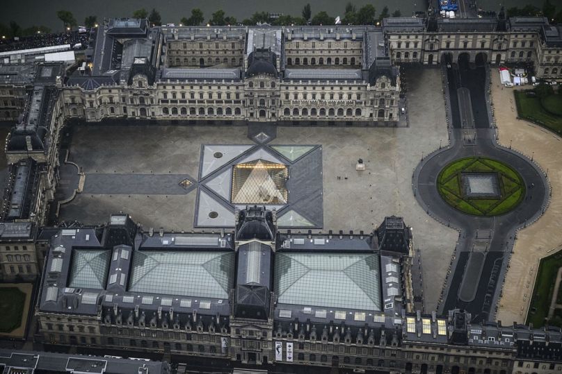 A párizsi Louvre múzeum