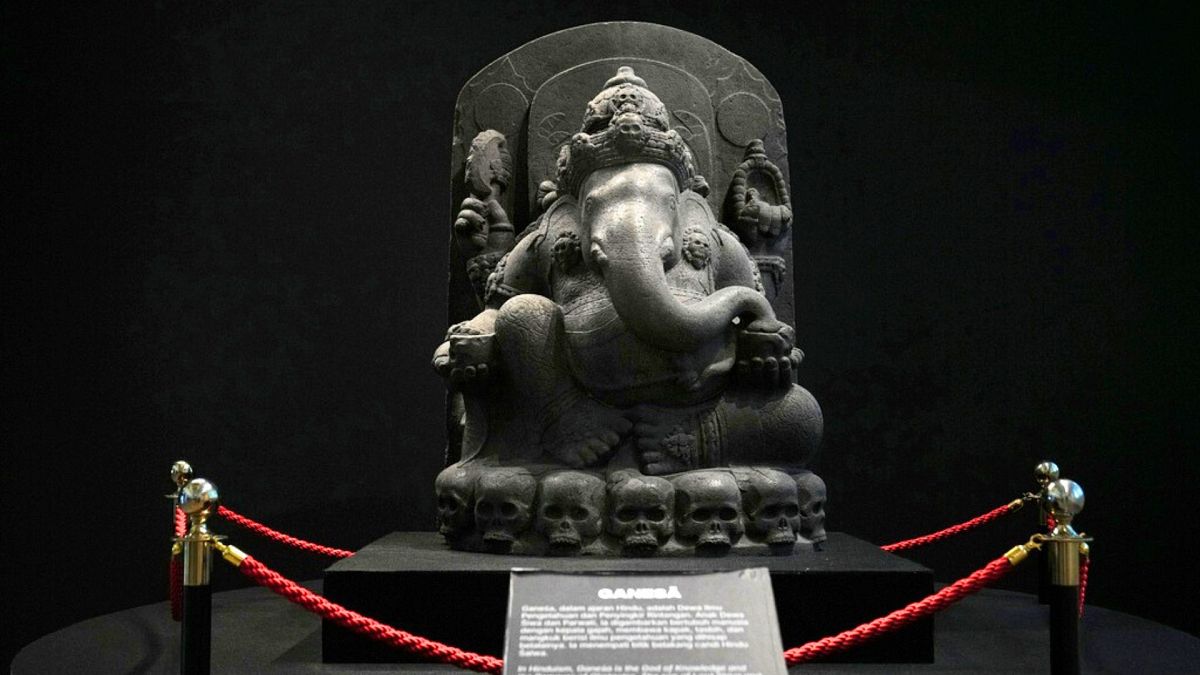 A statue of the Hindu god Ganesha is displayed at the Repatriated exhibition of Indonesian artefacts returned from the Netherlands, at Jakarta's National Museum. A statue of the Hindu god Ganesha is displayed at the Repatriated exhibition of Indonesian artefacts returned from the Netherlands, at Jakarta's National Museum.