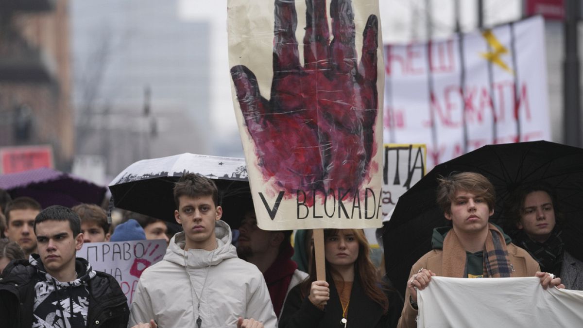 Βελιγράδι: Γυναίκα διεμβόλισε με αυτοκίνητο τη φοιτητική διαδήλωση