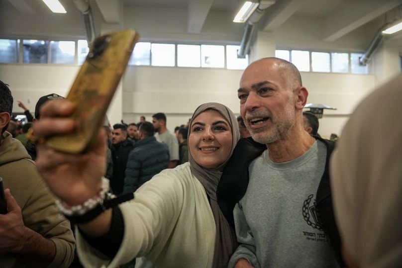  أسير فلسطيني أُفرج عنه من السجون الإسرائيلية ووصل إلى مدينة رام الله بالضفة الغربية يوم السبت 25 يناير/كانون الثاني 2025