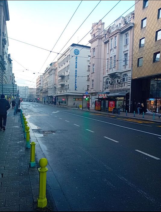 Belgrád egyik elnéptelenedett utcája, 2025. január 24-én