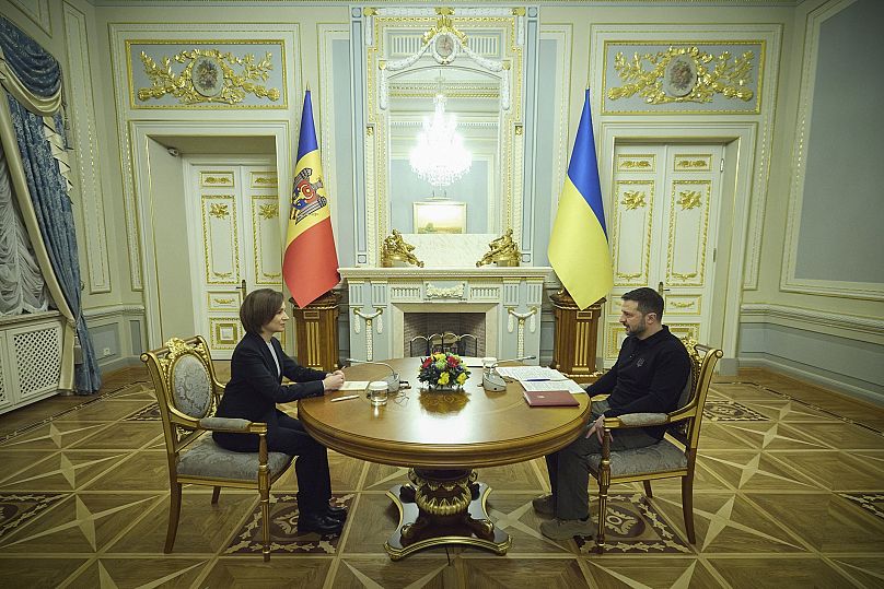 Volodymyr Zelenskyy e a presidente da Moldova, Maia Sandu, durante conversações em Kiev, 25 de janeiro de 2025