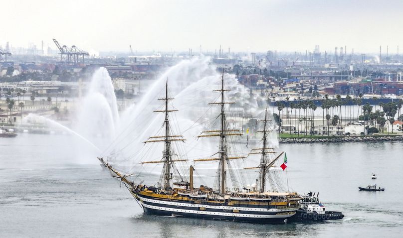 Le voilier trois-mâts Amerigo Vespucci à Los Angeles lors de son tour du monde en 15 étapes en juillet 2024