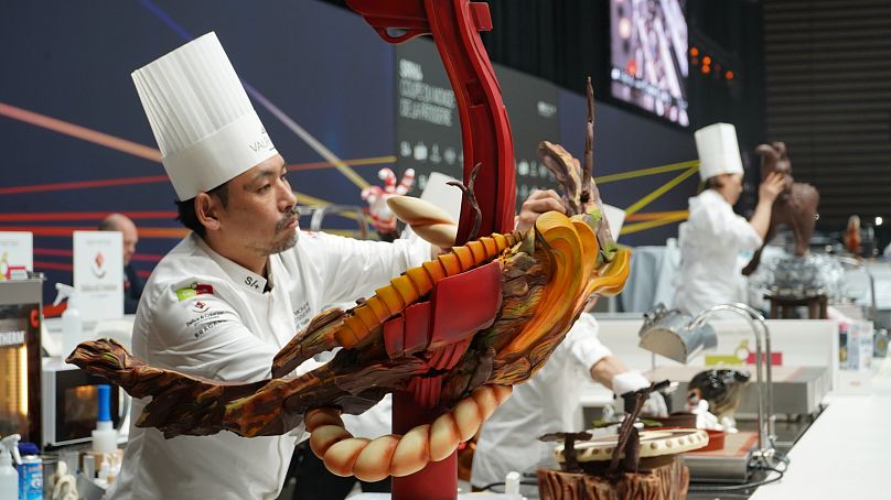 En busca del oro: los pasteleros japoneses esculpieron con maestría sus creaciones de chocolate