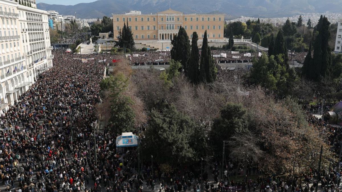 Πορείες διαμαρτυρίας σε όλη την Ελλάδα για την τραγωδία στα Τέμπη