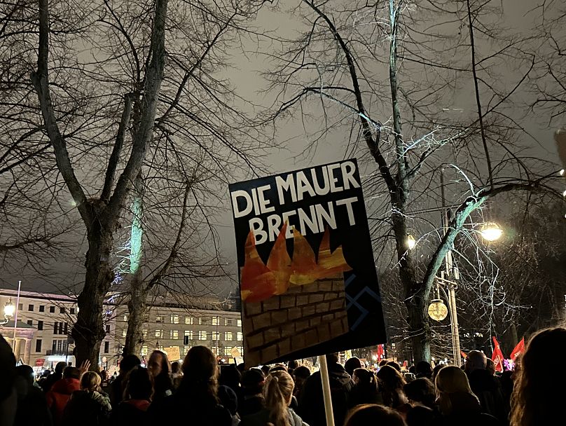 Decenas de miles de personas salieron a las calles en toda Alemania el sábado para protestar contra el extremismo de derecha.