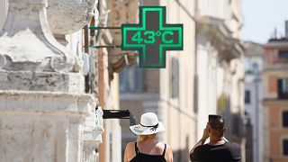 Un termometro segna 43 gradi centigradi nel centro di Roma