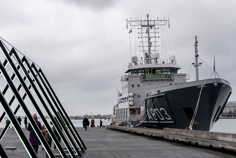 Un navire de l'OTAN qui participera à l'opération Baltic Sentry de l'Alliance, à Ofelia Plads dans le port de Copenhague, le dimanche 26 janvier 2025.