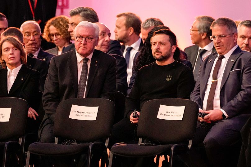 A megemlékezésen egymás mellett ült a német és az ukrán elnök