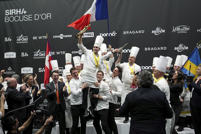 Le chef français Paul Marcon exulte après avoir remporté le Bocuse d'Or 2025.