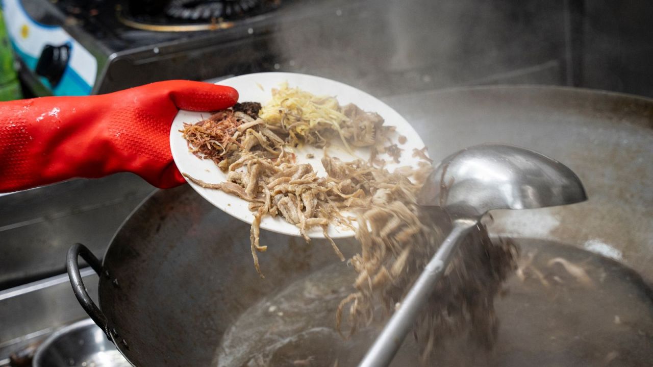 Zubereitung der Schlangensuppe