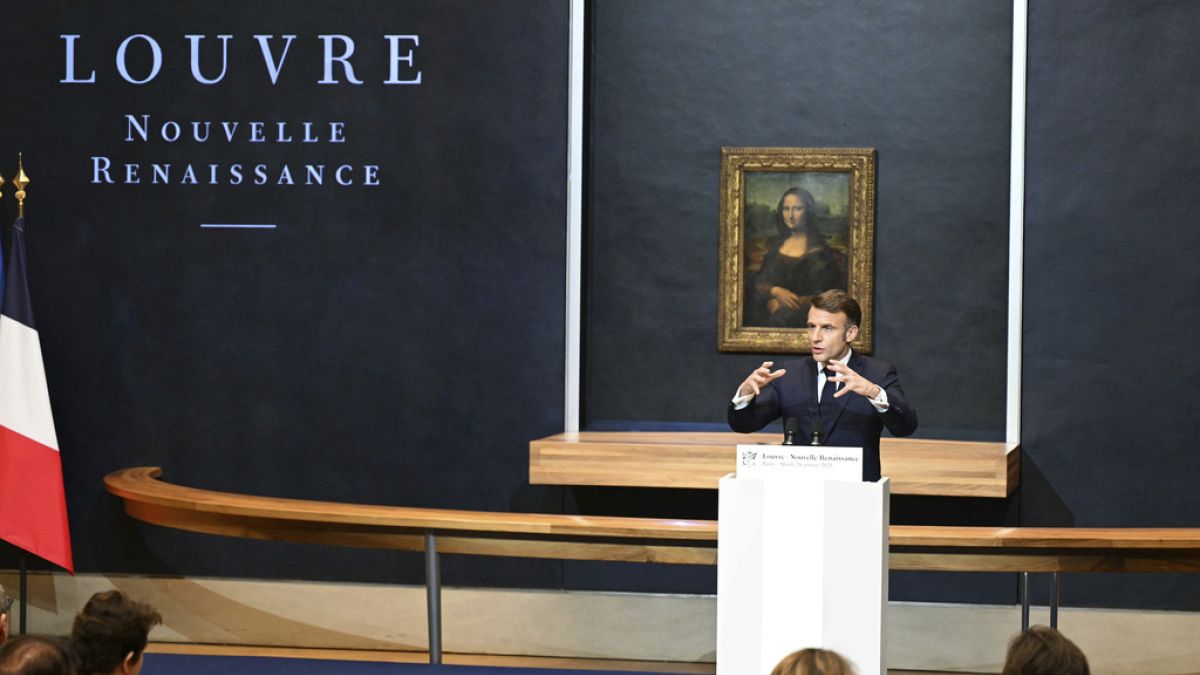 Paris Louvre Museum: Higher entrance fee for non-EU visitors in 2026, Macron announces