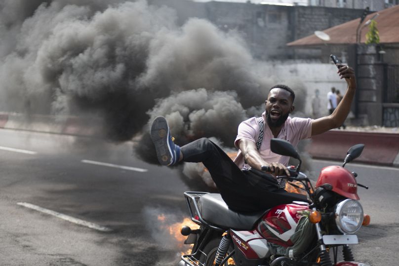Ludzie protestują w Kinszasie, Demokratycznej Republice Konga, we wtorek, 28 stycznia 2025 roku, przeciwko wspieranym przez Rwandę rebeliantom Ruchu 23 Marca.