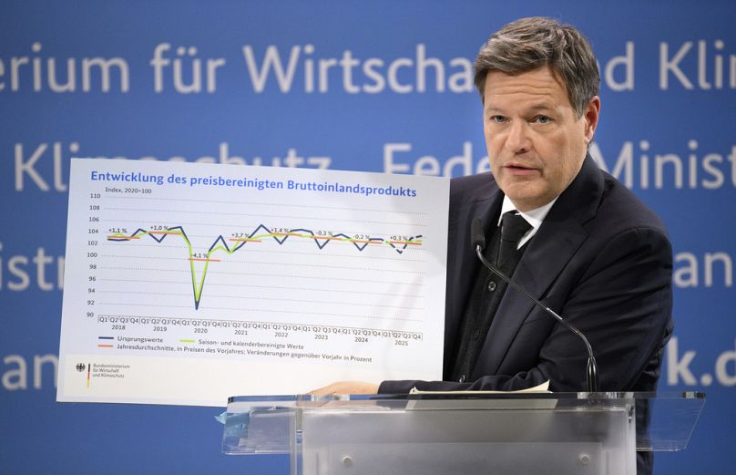 Robert Habeck, wicekanclerz oraz minister gospodarki i ochrony klimatu Niemiec prezentuje roczny raport na temat stanu gospodarki