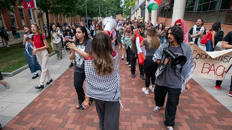 Imagen de estudiantes en una concentración y marcha a favor de Palestina en el campus de la Universidad de Temple, en Filadelfia, en agosto de 2024.